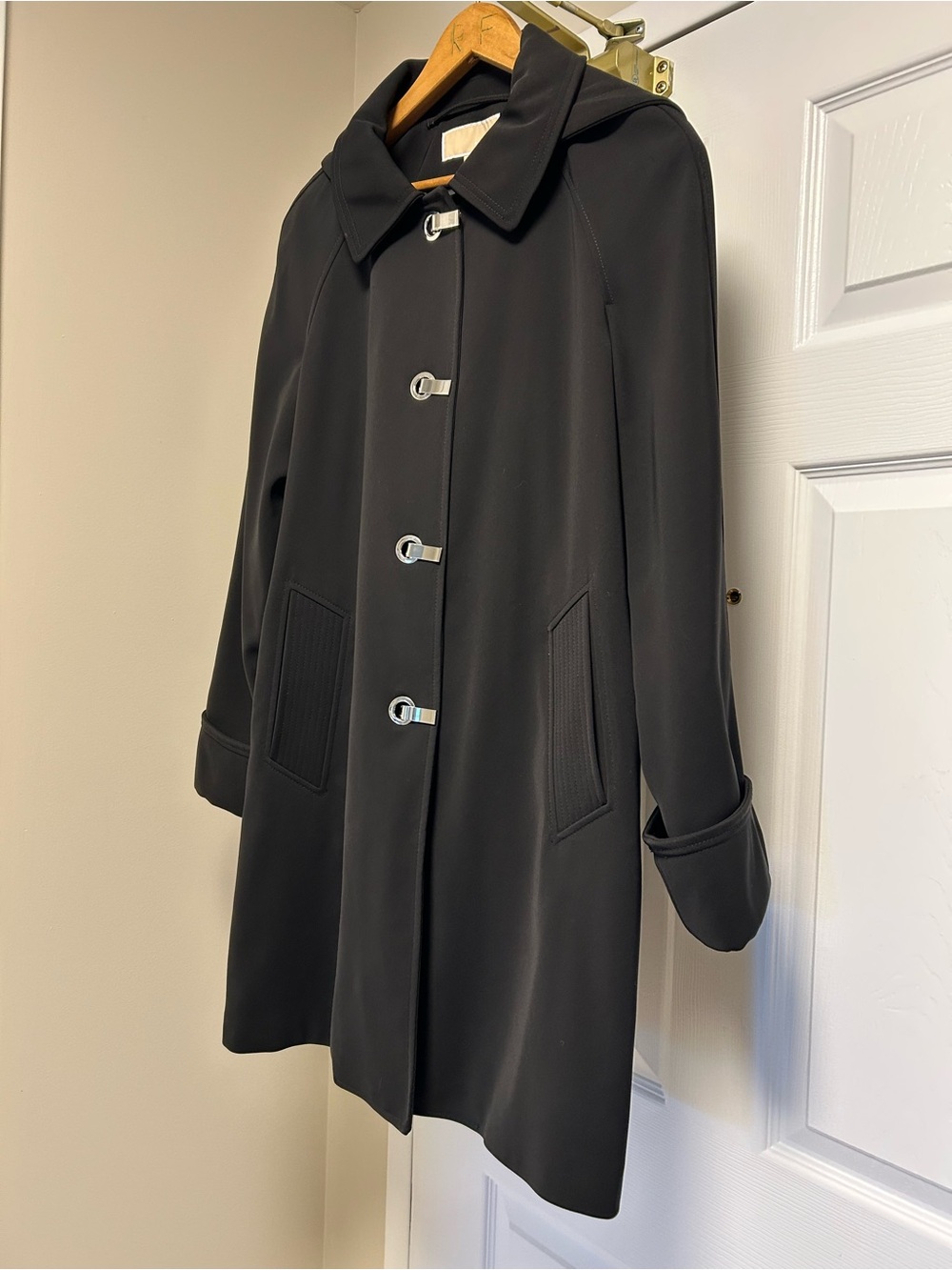 Michael Kors Hooded Black Peacoat
Pockets Silver Hook Clasp Coat
Womens Small - Picture 3 of 11